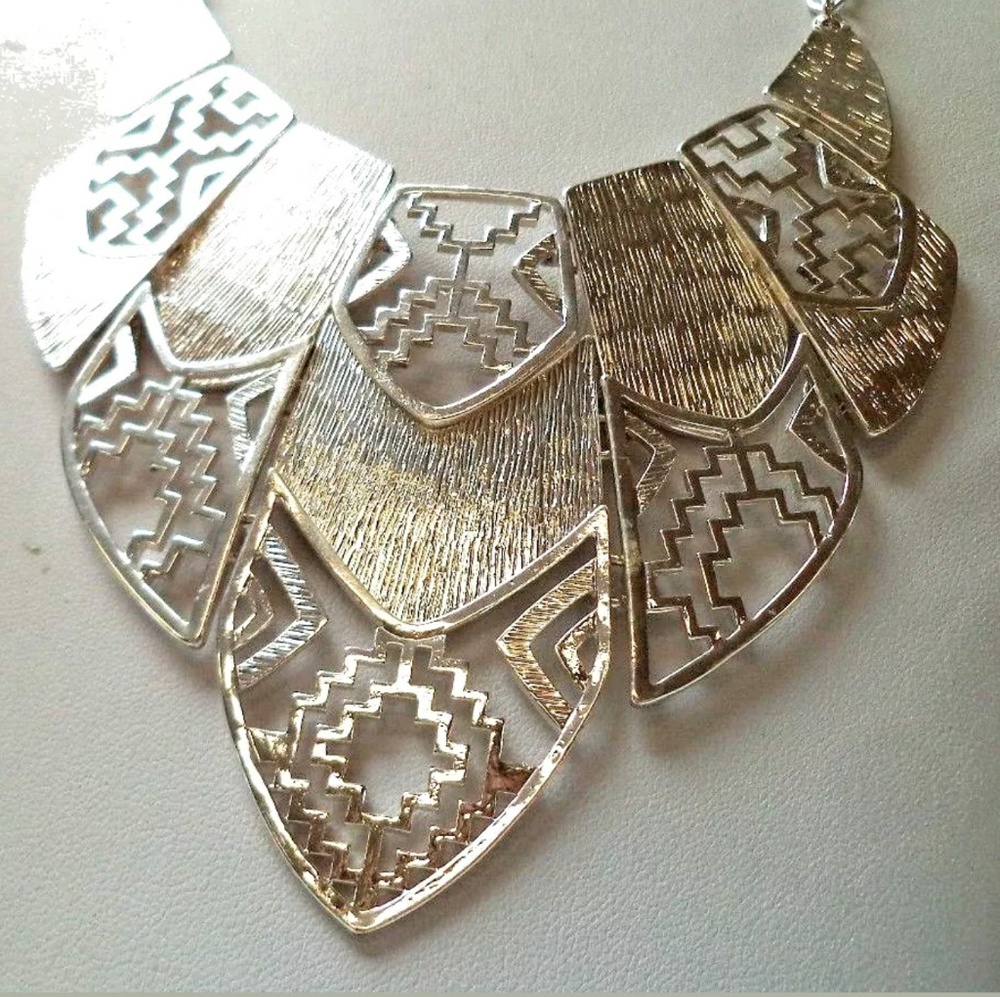 Silver Tone Articulated Abstract Floral Necklace